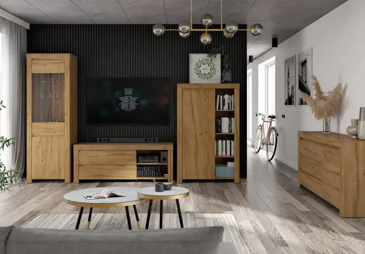 Nowoczesny salon z drewnianymi meblami. Idealne **jakie panele do ciemnych mebli**? Tutaj drewno pięknie kontrastuje z czarną ścianą.
