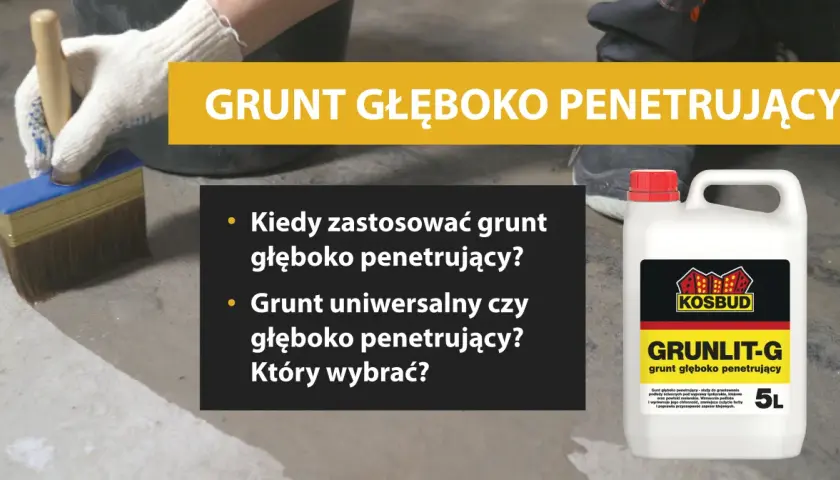 Ręka w rękawicy nakłada grunt głęboko penetrujący pędzlem na betonową posadzkę. Obok kanister z produktem.