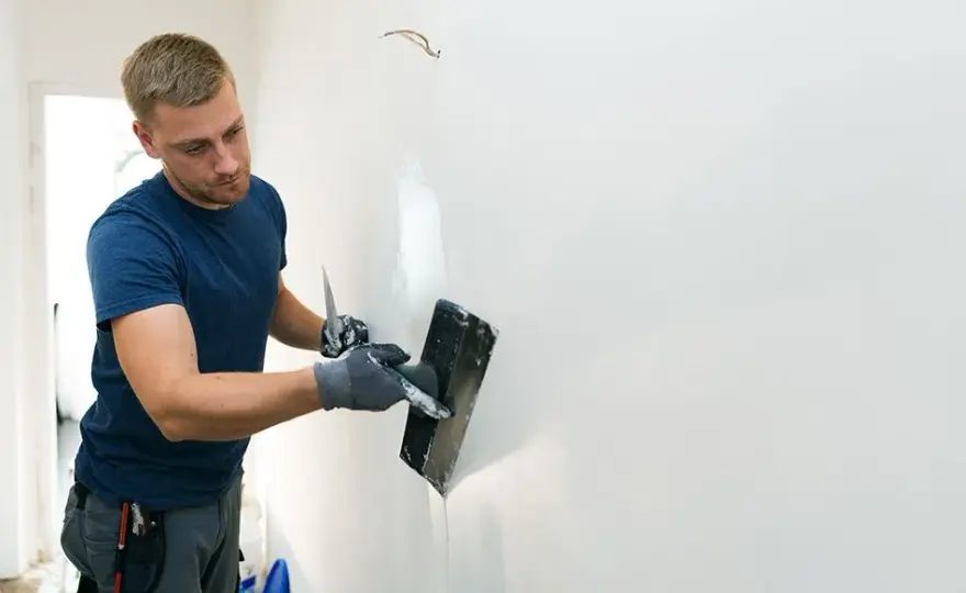 Czy tynk gipsowy nadaje się do łazienki? Sprawdź, zanim użyjesz